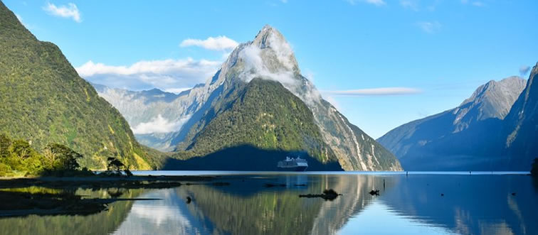 Consider this geographic signature: which chic harbor city serves as the official capital of New Zealand?